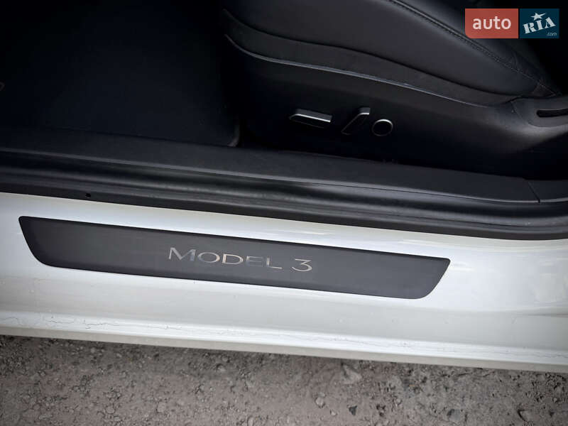 Седан Tesla Model 3 2021 в Днепре