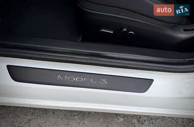 Седан Tesla Model 3 2021 в 