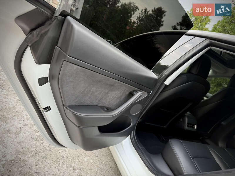 Седан Tesla Model 3 2021 в Днепре
