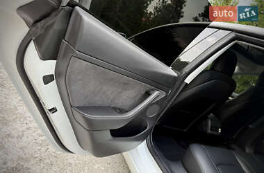 Седан Tesla Model 3 2021 в 