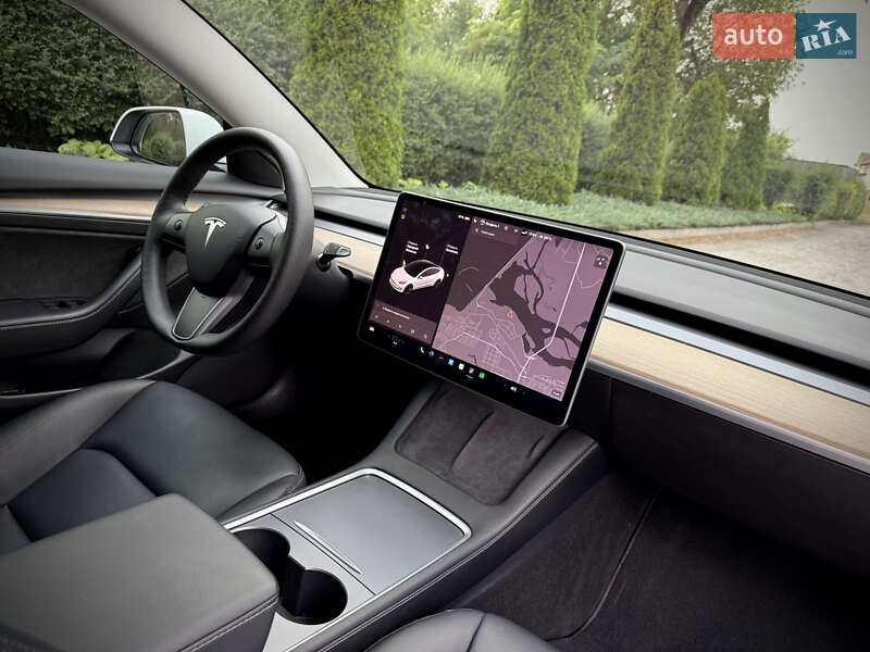Седан Tesla Model 3 2021 в Днепре