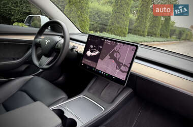 Седан Tesla Model 3 2021 в 