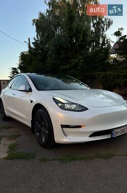 Седан Tesla Model 3 2022 в 