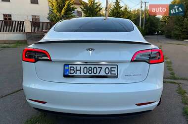 Седан Tesla Model 3 2022 в 