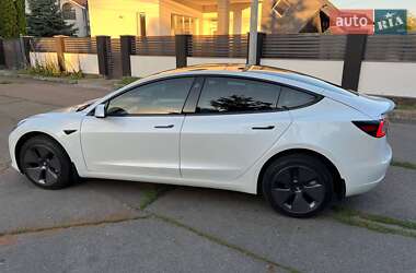 Седан Tesla Model 3 2022 в 