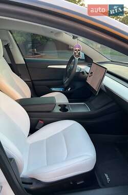 Седан Tesla Model 3 2022 в 