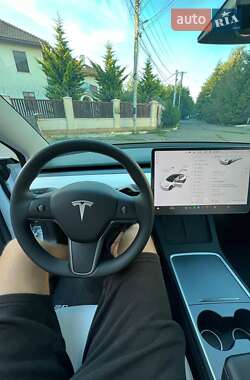 Седан Tesla Model 3 2022 в 