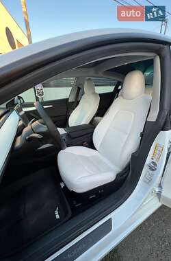 Седан Tesla Model 3 2022 в 