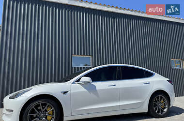 Седан Tesla Model 3 2020 в 