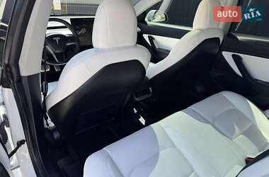 Седан Tesla Model 3 2020 в 