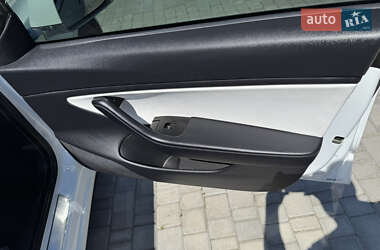 Седан Tesla Model 3 2020 в 
