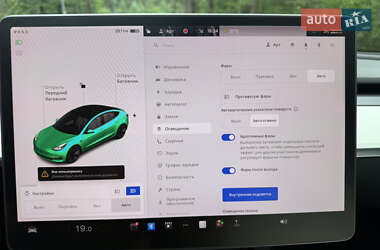 Седан Tesla Model 3 2021 в 