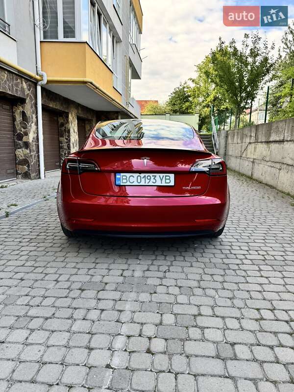 Седан Tesla Model 3 2021 в Львове