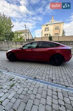 Седан Tesla Model 3 2021 в 