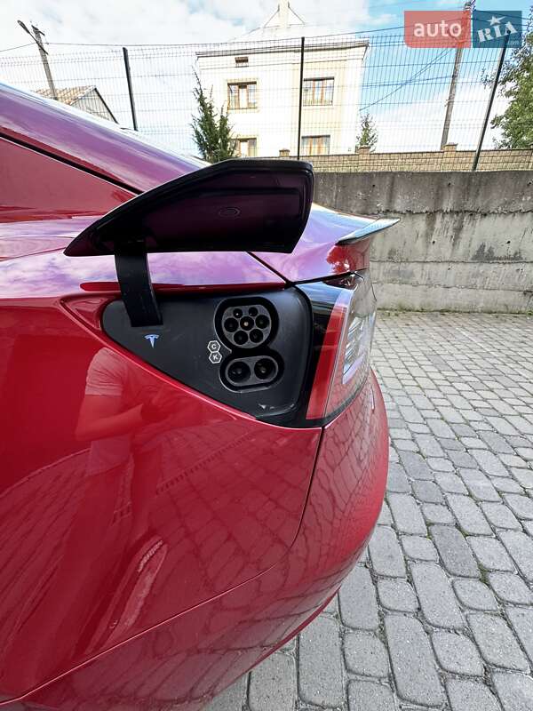 Седан Tesla Model 3 2021 в Львове