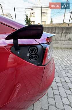Седан Tesla Model 3 2021 в 
