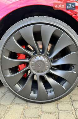 Седан Tesla Model 3 2021 в 