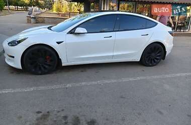 Седан Tesla Model 3 2022 в 