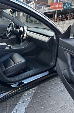 Седан Tesla Model 3 2019 в 