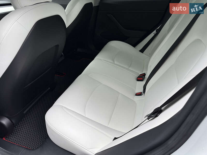 Седан Tesla Model 3 2021 в Ніжині