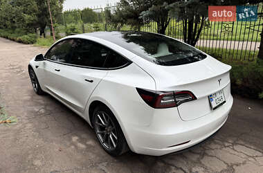 Седан Tesla Model 3 2021 в 