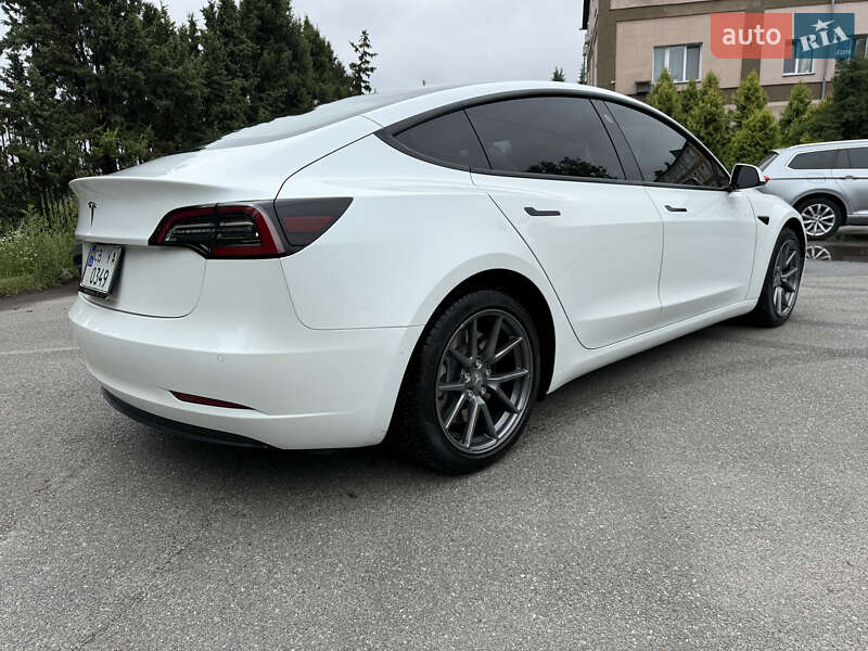 Седан Tesla Model 3 2021 в Ніжині