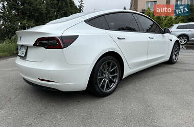 Седан Tesla Model 3 2021 в 