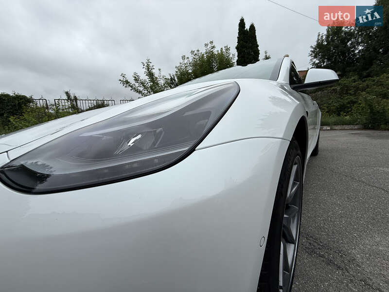 Седан Tesla Model 3 2021 в Ніжині