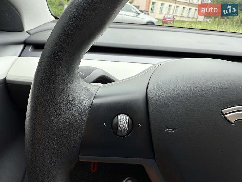 Седан Tesla Model 3 2021 в Ніжині