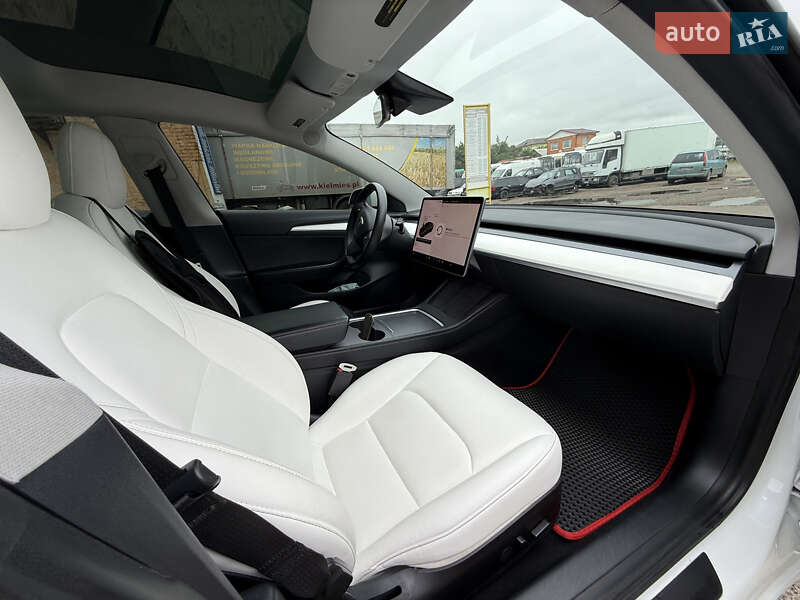 Седан Tesla Model 3 2021 в Ніжині
