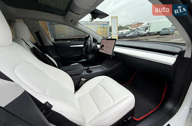 Седан Tesla Model 3 2021 в 