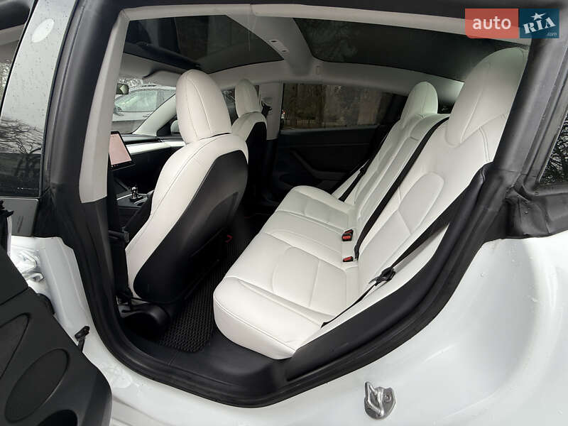 Седан Tesla Model 3 2021 в Ніжині