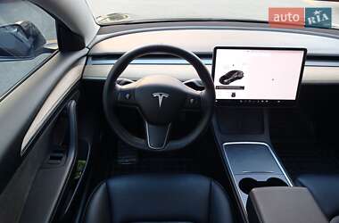 Седан Tesla Model 3 2021 в 