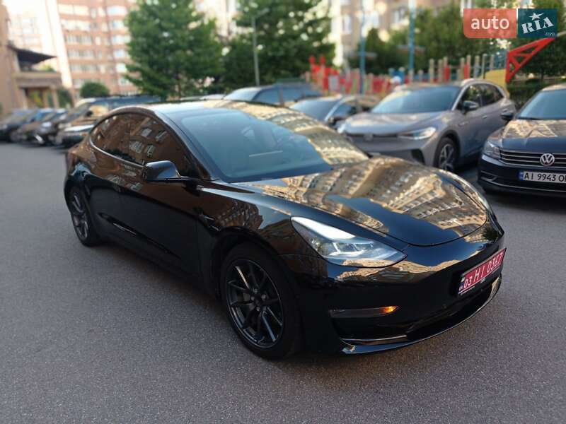 Седан Tesla Model 3 2021 в 