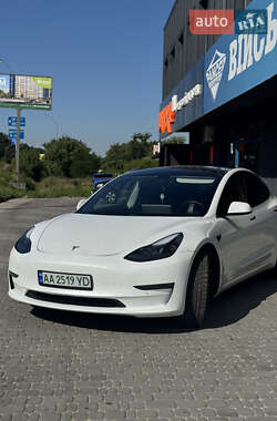Седан Tesla Model 3 2021 в 