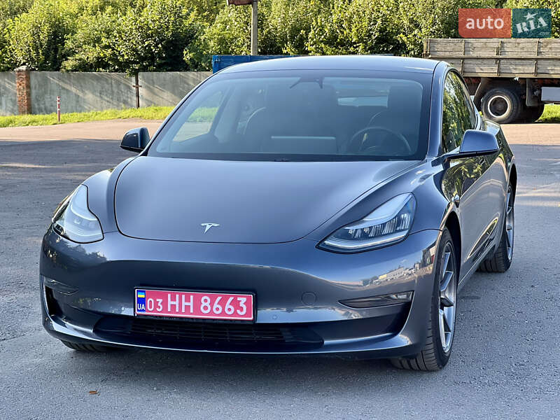 Седан Tesla Model 3 2020 в Ровно