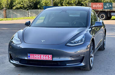 Седан Tesla Model 3 2020 в 