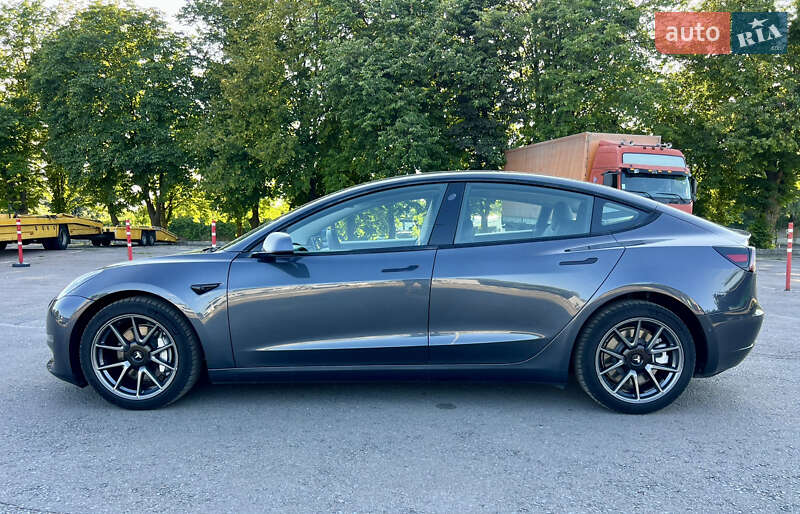 Седан Tesla Model 3 2020 в Ровно