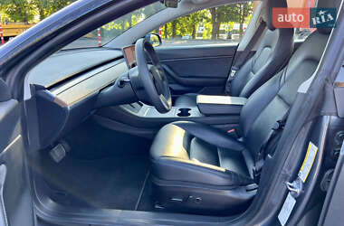 Седан Tesla Model 3 2020 в 