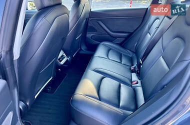Седан Tesla Model 3 2020 в 