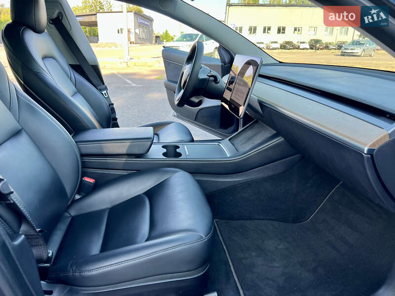 Седан Tesla Model 3 2020 в Ровно
