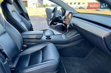 Седан Tesla Model 3 2020 в 