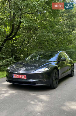 Седан Tesla Model 3 2024 в 