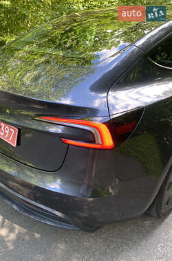 Седан Tesla Model 3 2024 в 