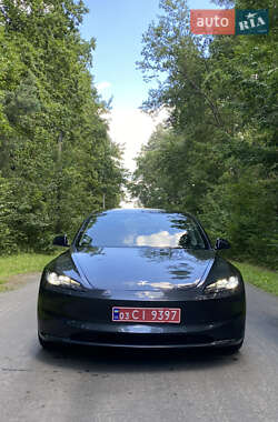 Седан Tesla Model 3 2024 в 