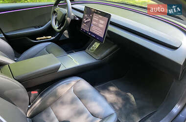 Седан Tesla Model 3 2024 в 