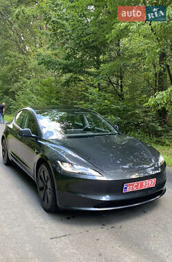 Седан Tesla Model 3 2024 в 