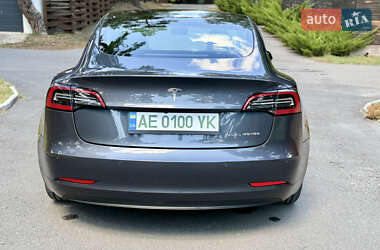 Седан Tesla Model 3 2021 в 