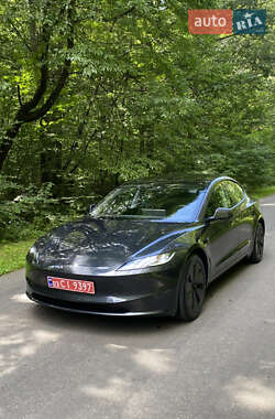 Седан Tesla Model 3 2024 в Луцке