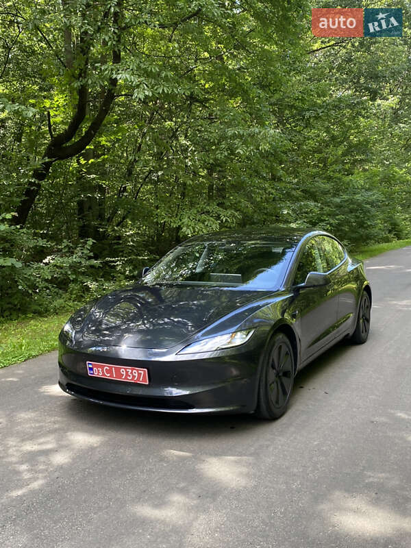 Седан Tesla Model 3 2024 в 